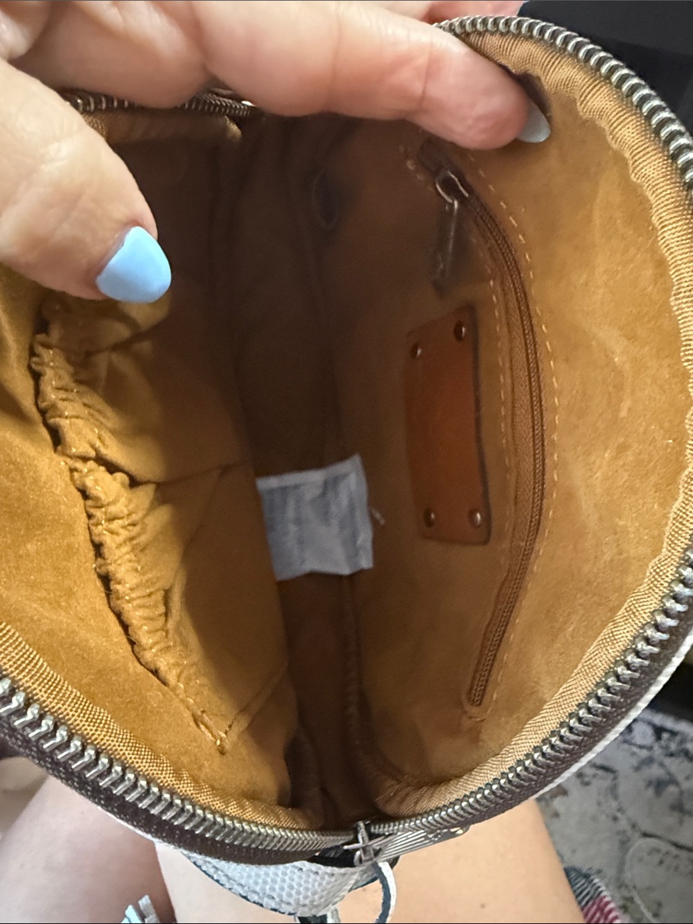 Patricia Nash NWT Scafati Lizard Embossed Round Crossbody Bag with Tassel - Picture 8 of 10